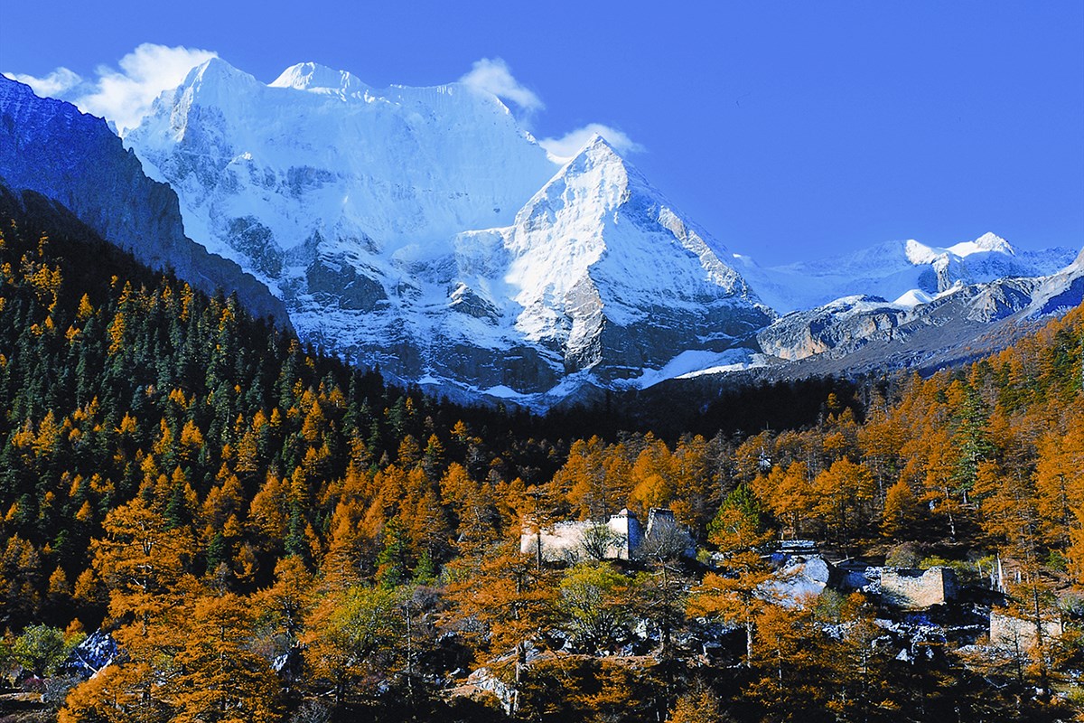 Xiannairi Mountain in Yading 