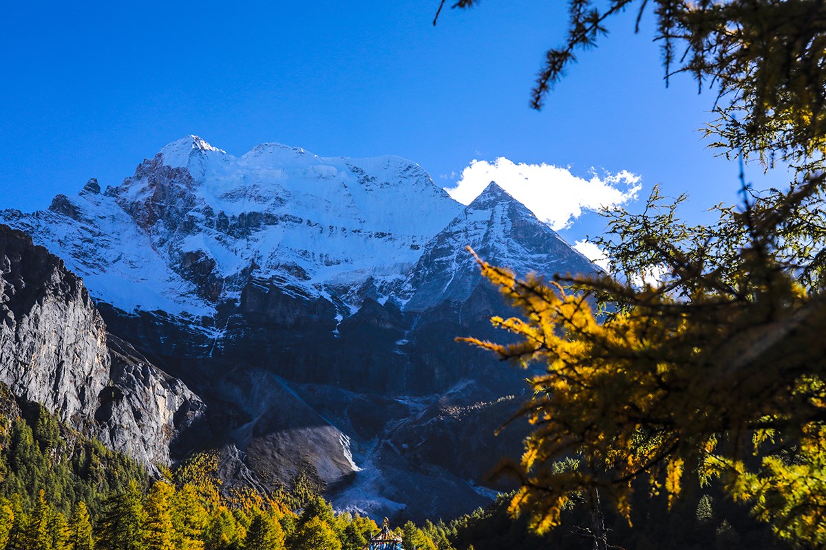 Xiannairi Mountain in Yading | Photo by Wang Lei