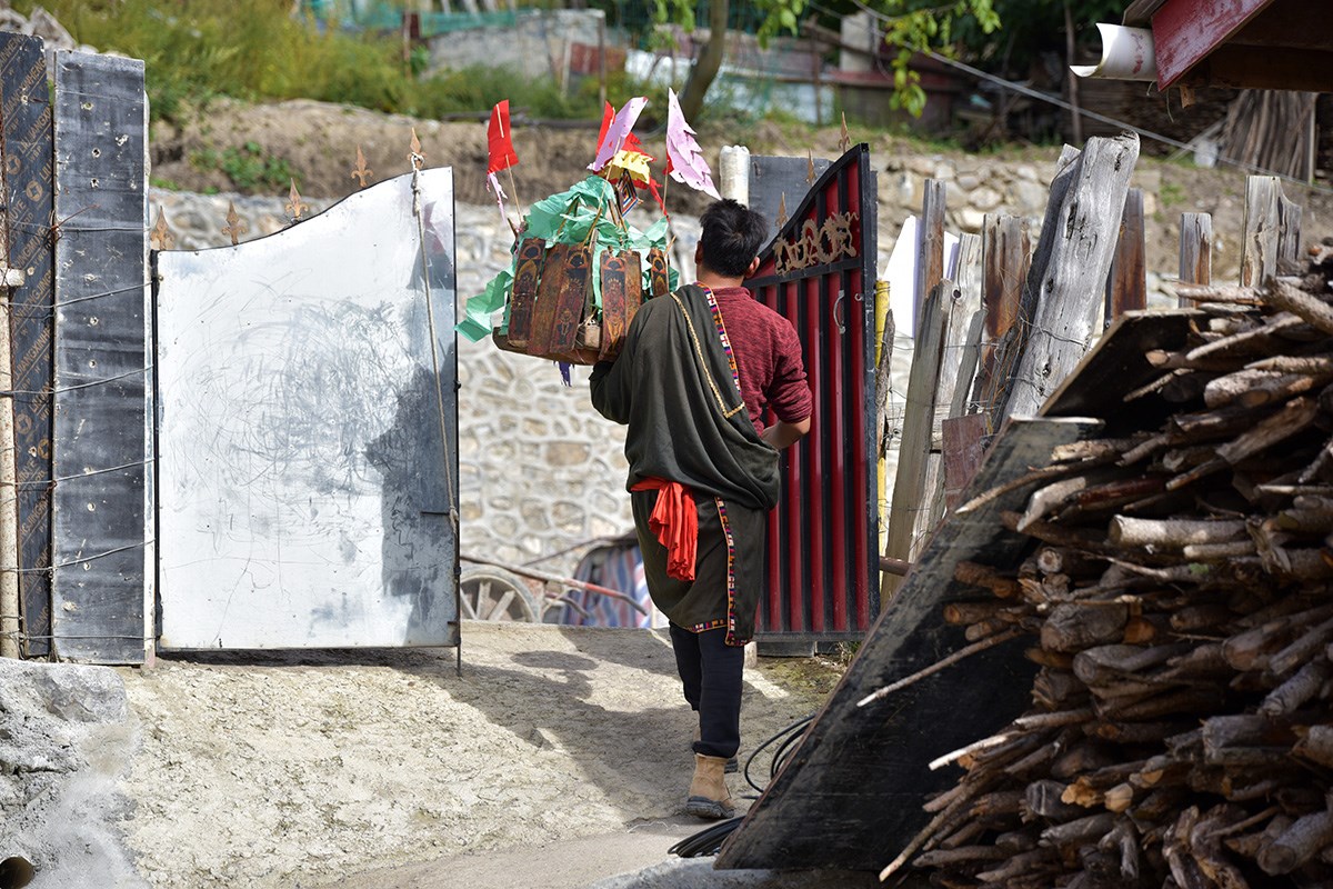 Tibetan Family | Photo by  Liu Bin