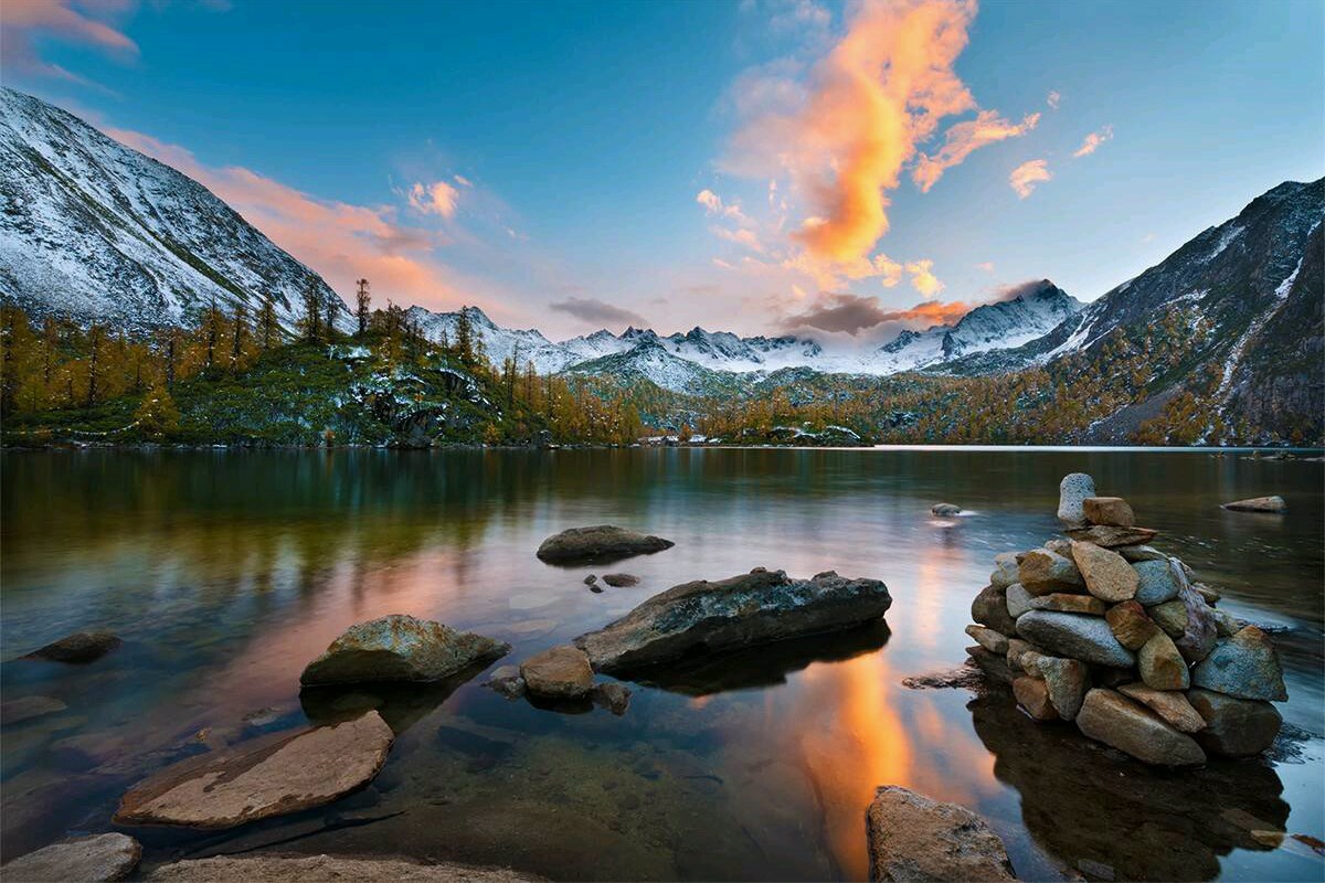 Huluhai Lake and Xiaqiangla Mountain in Dangling Nature Reserve 